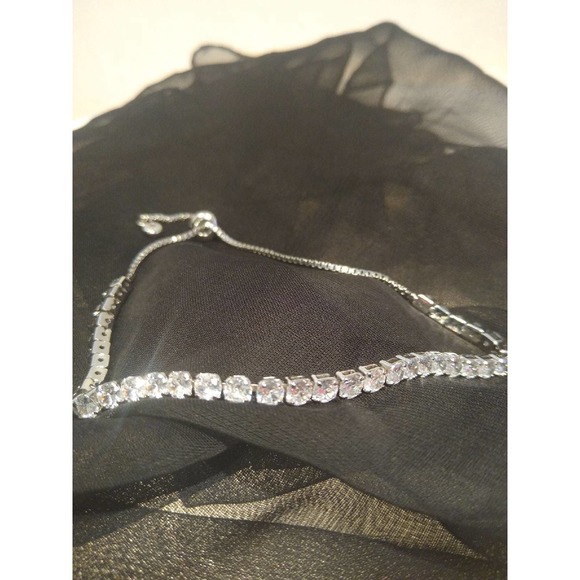 Swavorkski crystals tennis bracelet - Picture 8 of 9